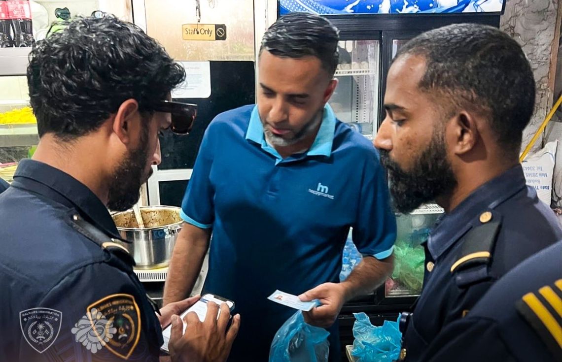 ގަވާއިދާ ހިލާފަށް އުޅެމުންދިޔަ ބިދޭސީންތަކެއް އިމިގްރޭޝަނުގެ ބެލުމުގެދަށަށް