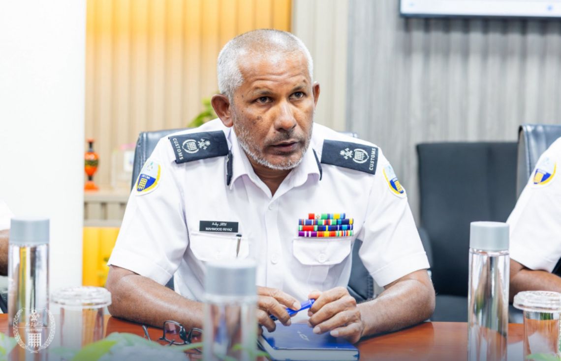 ކަސްޓަމްސްއިން ވަކިކުރި މަހުމޫދު ރިޔާޒުގެ ވަޒީފާ އިއާދަކޮށްފި