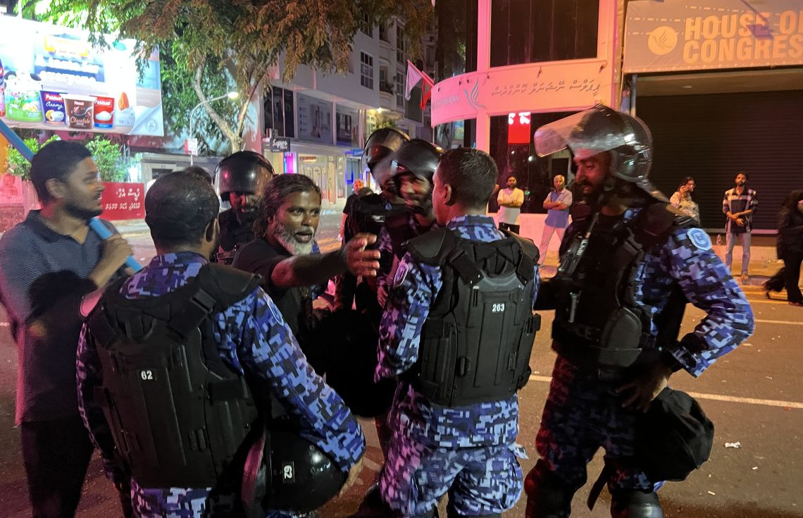 މުޒާހަރާގައި ހައްޔަރުކުރި މީހުންނަށް ދައުވާ ނުކުރަން ނިންމައިފި