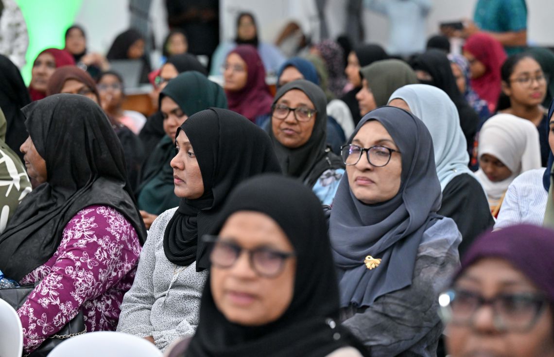 މާފަންނުގައި ދިރިއުޅޭ ރައްޔިތުންނާ ރައީސް މިރޭ ބައްދަލުކުރައްވަނީ