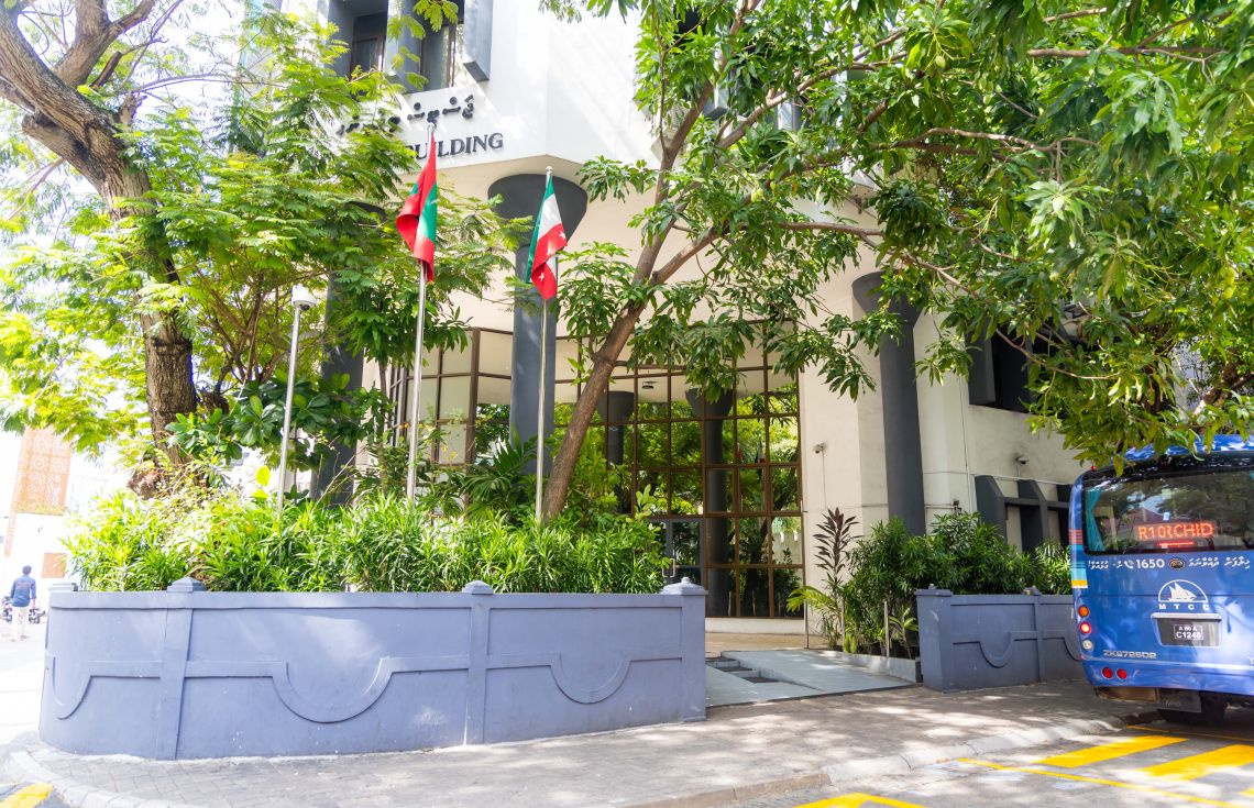 ޝަރުތުތަކަކާއެކު ދިގަލި އަދި އާއްޓޭ ދޫކޮށްލައިފި