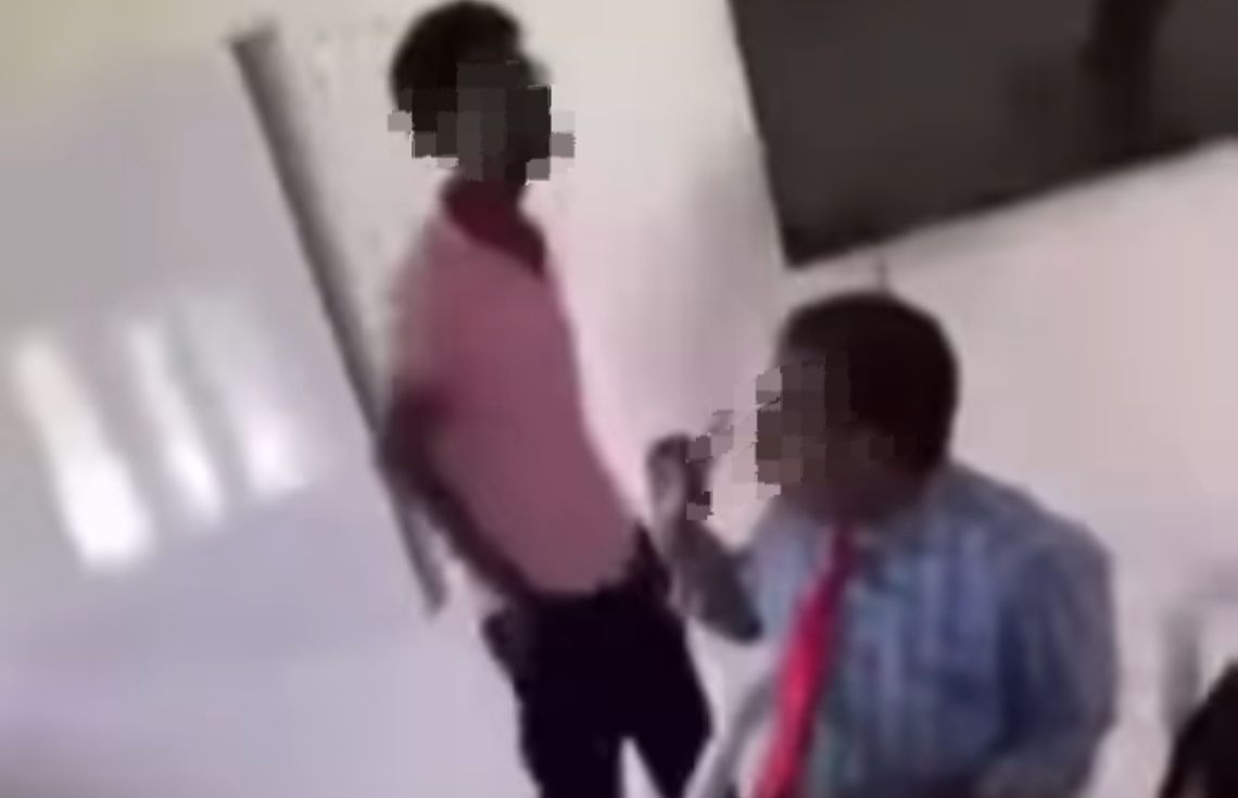 ޓީޗަރު އައިވަގުތު ކުލާހުގައި ބަރަހަނާ ވީޑިއޯ އަޅުވާފައި