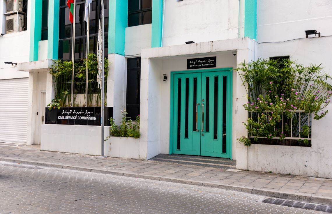 ސިވިލްސާވިސް މުވައްޒަފުން ހެދުން އެޅުމުގެ ގަވާއިދު އިސްލާހުކޮށްފި