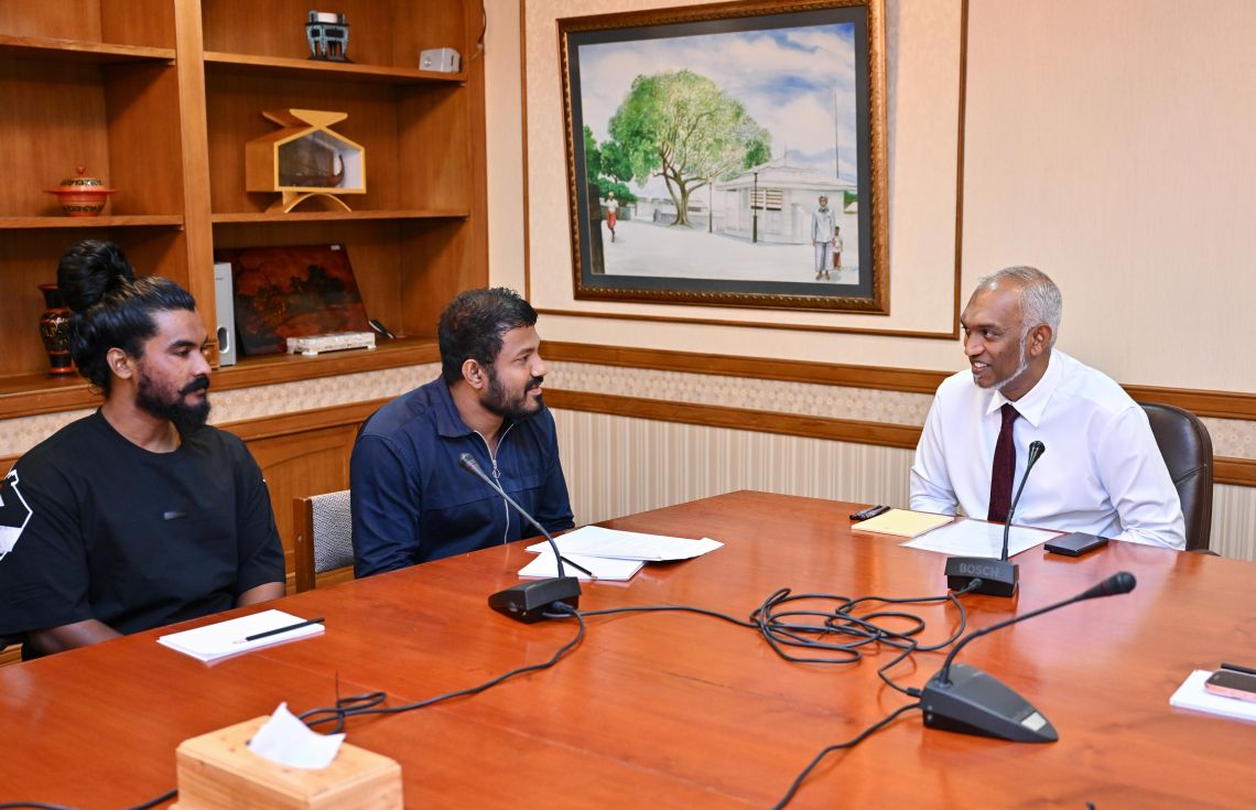މުދާ އުފުލާ ލޮރީ ޑްރައިވަރުންނާއި ރައީސް ބައްދަލުކުރައްވައިފި