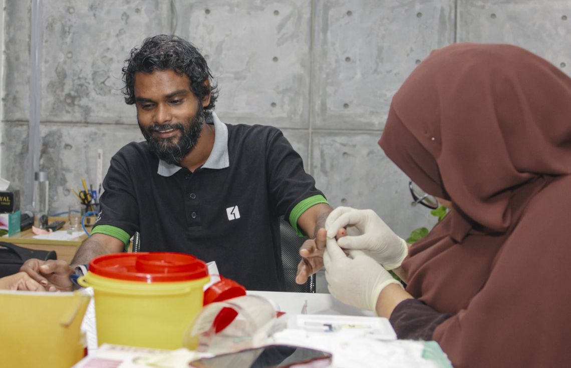 އެޗްޑީސީގެ މުވައްޒަފުން އިސްނަގައިގެން ލޭ ހަދިޔާކުރަނީ