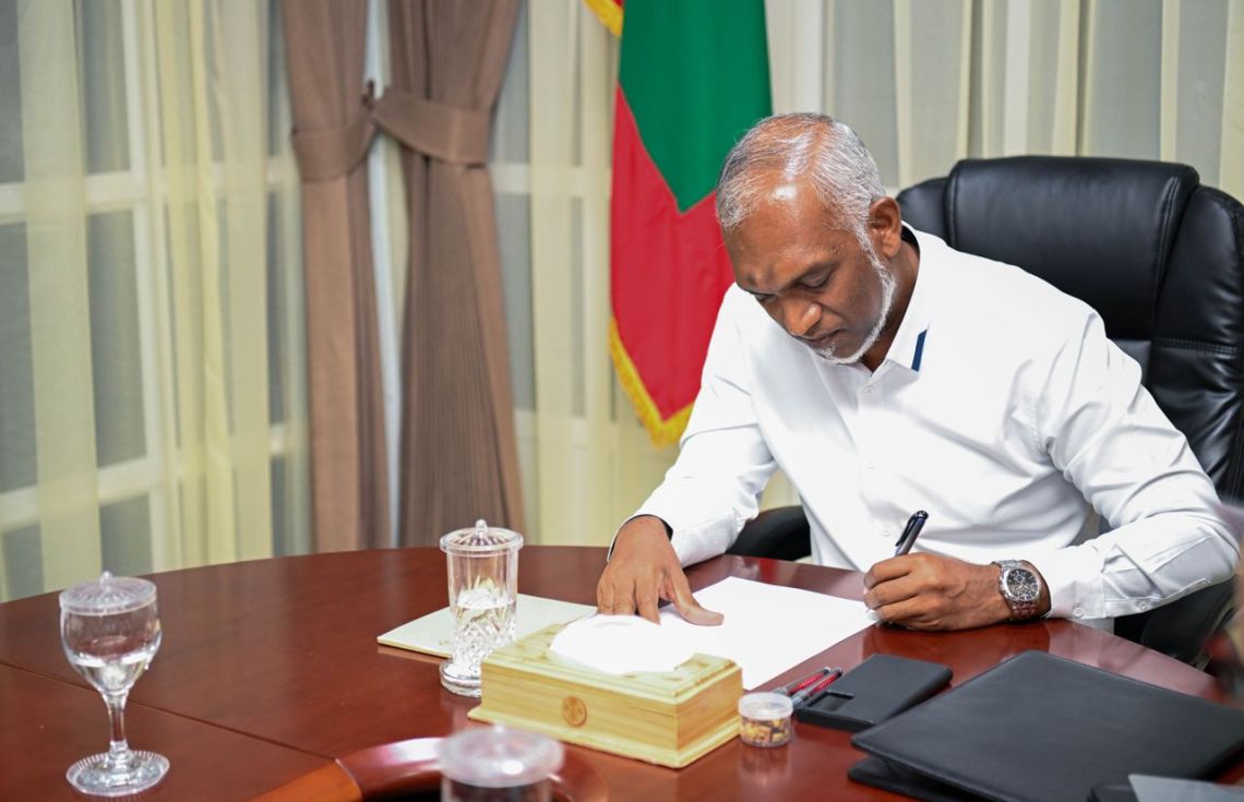އިބޫގެ ސިޓީ އަނބުރާ ގެންނަކަން މޮރިޝަސްއަށް އަންގަނީ
