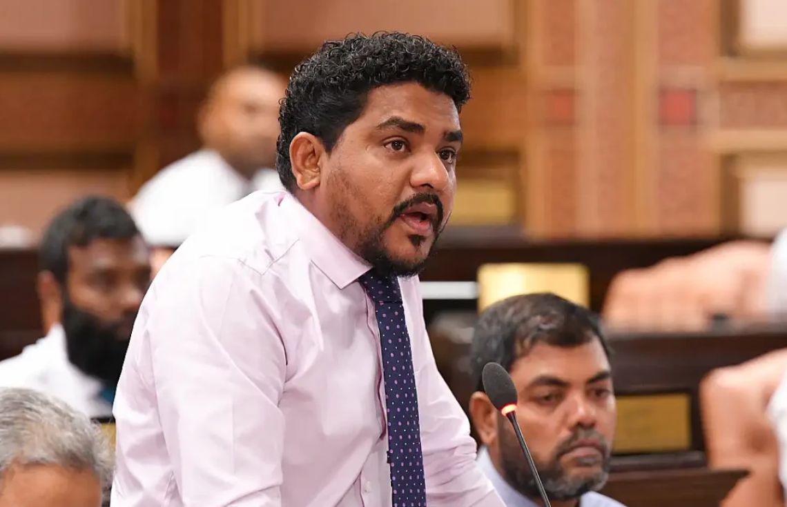 މައުރޫފާއި އިތުރު ދެ މީހަކަށް ދައުވާކުރަން ޕީޖީއަށް