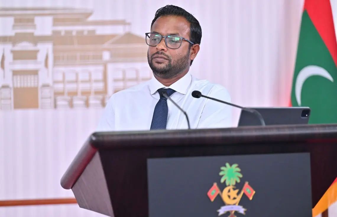 ފްލެޓަށް ކުރިމަތިލާއިރު ވަޒީފާގައި 5އަހަރު އުޅެންޖެހޭގޮތަށް ބަދަލުކުރަނީ