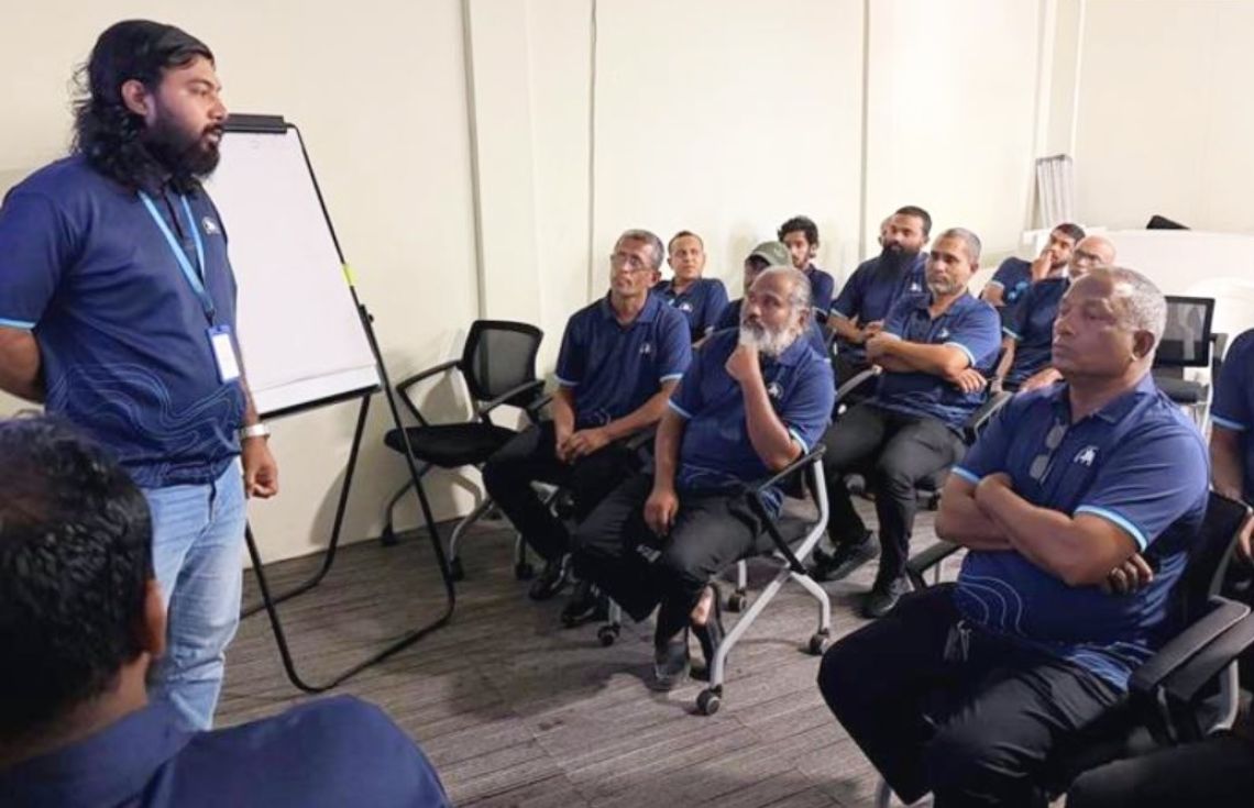 ޓެކްސީ ލައިންގެ ހިދުމަތަށް މުވައްޒަފުން ތަމްރީނުކުރަން ފަށައިފި