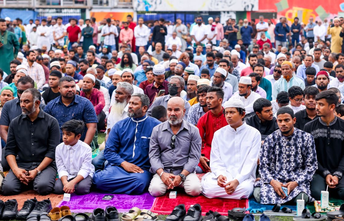 4ތަނެއްގައި ބޮޑު ޖަމާއަތުގައި އީދު ނަމާދު ކުރާނެ