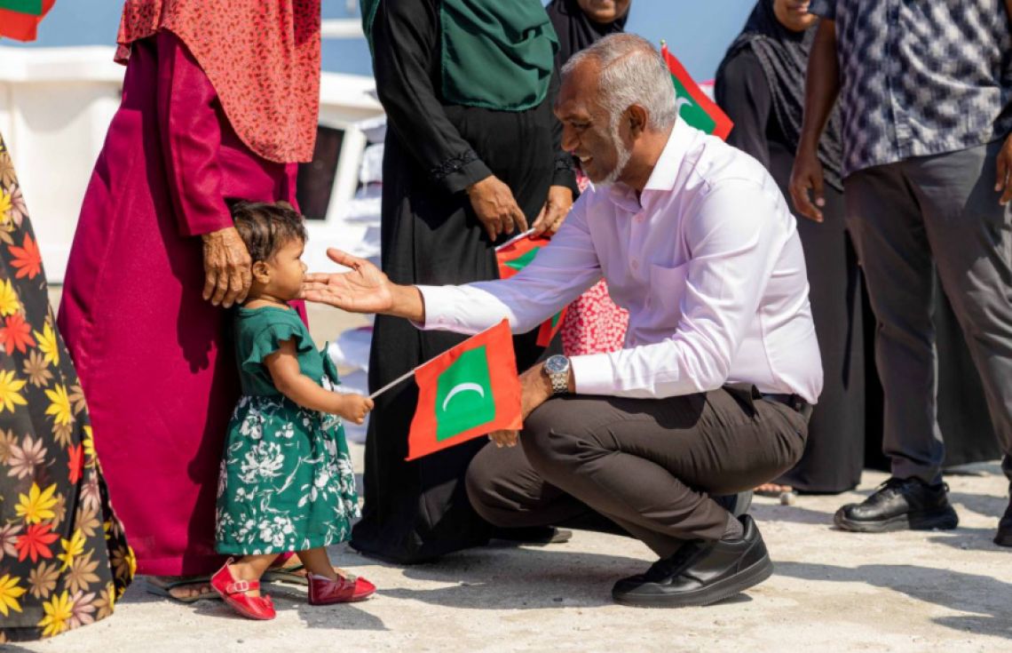 "އެންމެ އިސް ސިޔާސަތަކީ ހަމަހަމަ މުޖުތަމައެއް ބިނާކުރުން"