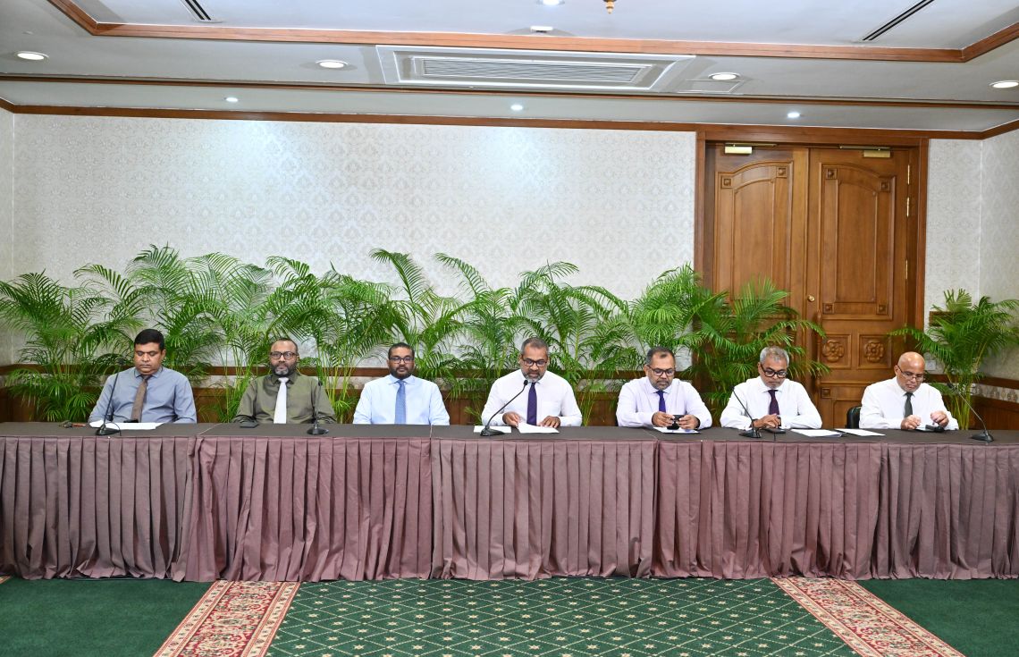 މަޝްރޫއުތައް މެދުނުކެނޑި ކުރިއަށްގެންދާނެ: ޒަމީރު