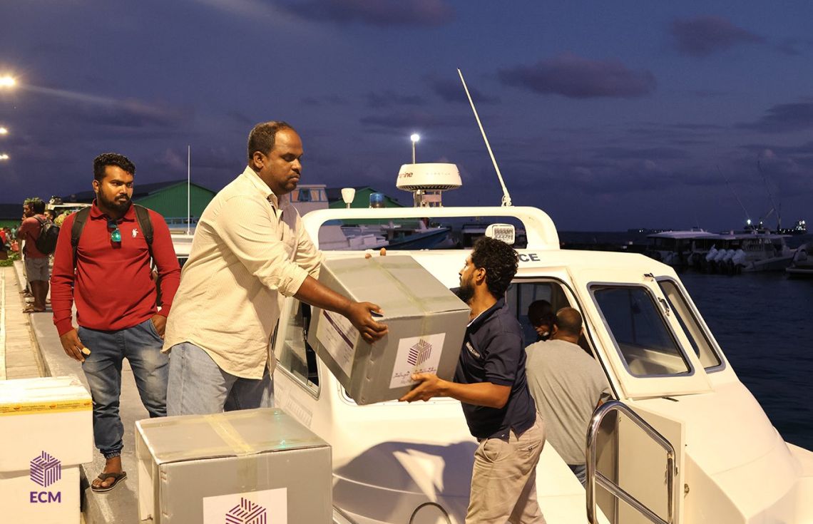 ވޯޓު ފޮށިތައް އަތޮޅުތަކަށް ފޮނުވަން ފަށައިފި