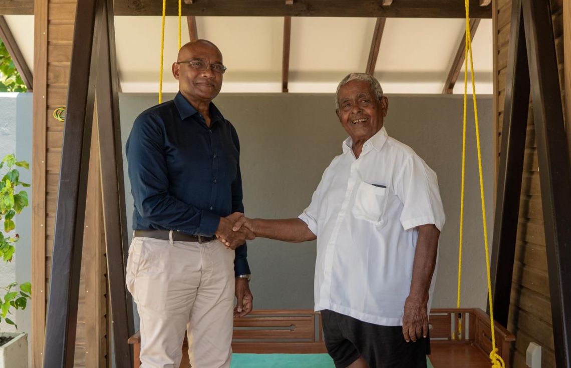 ޖަލީލް ހޮވުމަށް މަޝްހޫރު ވިޔަފާރިވެރިޔާ އުއްޗު ތާއީދުކުރައްވައިފި