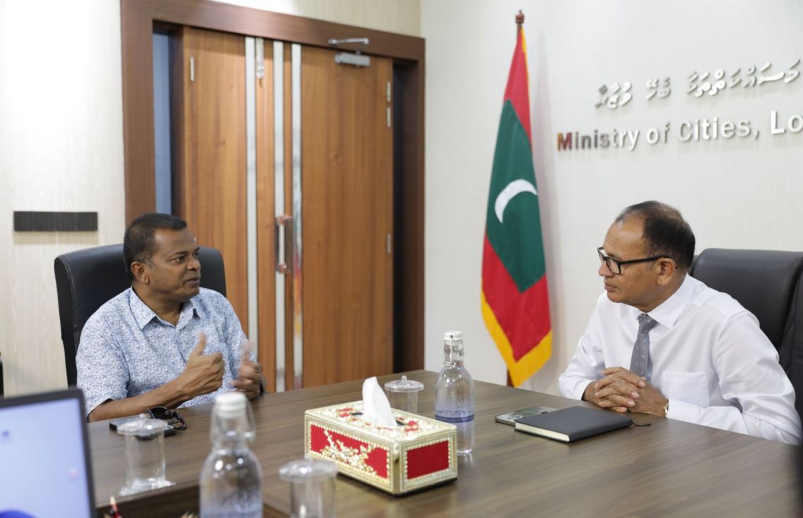 އައްޑޫސިޓީގެ މޭޔަރު، މިނިސްޓަރ އާދަމް ޝަރީފާއި ބައްދަލުކުރައްވައިފި
