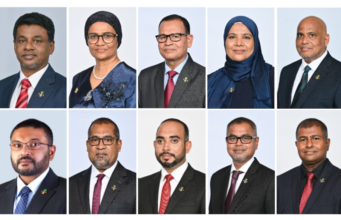 ކެބިނެޓުގެ 10 މިނިސްޓަރަކު އިސްތިއުފާ ދެއްވައިފި