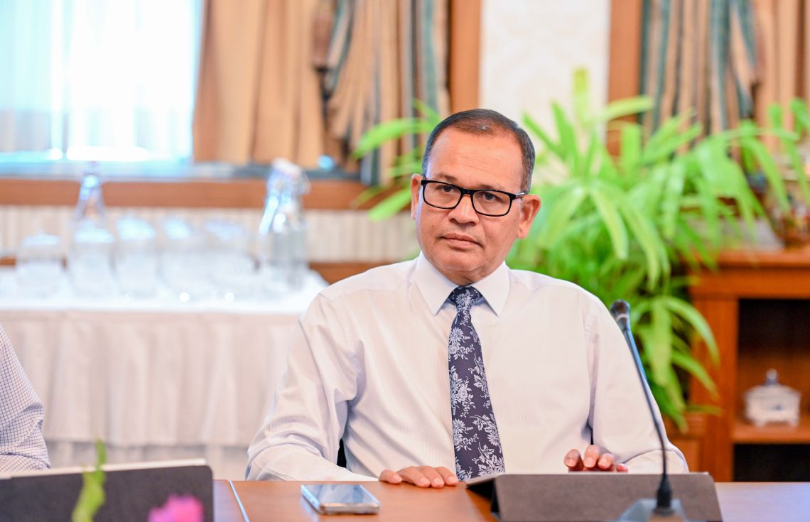 ކުރިއަށް ދާނީ ރައީސް މުއިއްޒުއާއެކު: އާދަމް ޝަރީފު