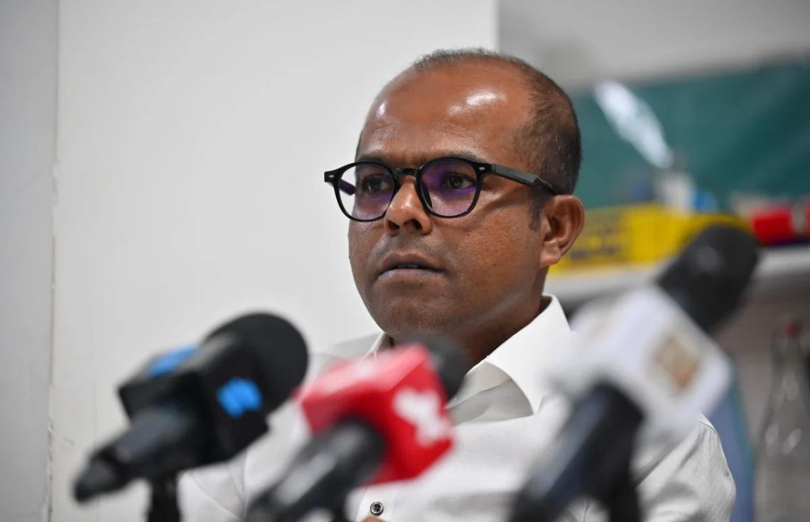 "އަދަދު" ނޫހުގެ ސީއީއޯ ފިޔާޒުގެ ޕާސްޕޯޓު ހިފަހައްޓައި