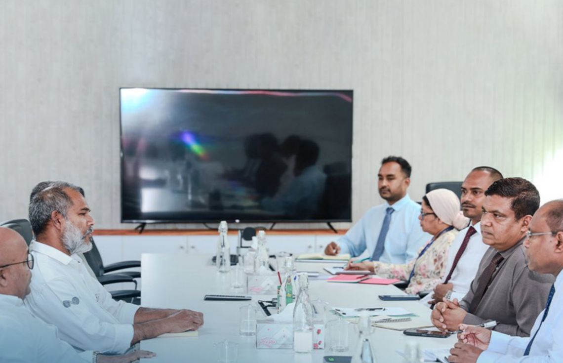 ޓޫރިޒަމް މިނިސްޓަރު އަމީން މާޔާގެ ބޭފުޅުންނާއި ބައްދަލުކުރައްވައިފި