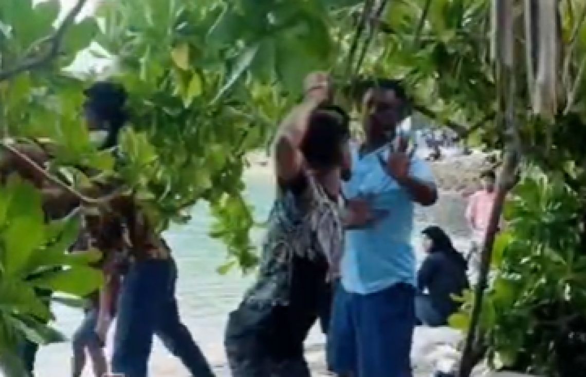 އާޓިފިޝަލް ބީޗުގައި ބިދޭސީން މާރާމާރީ ހިންގި މައްސަލަ ފުލުހުން ތަހުގީގު ކުރަނީ