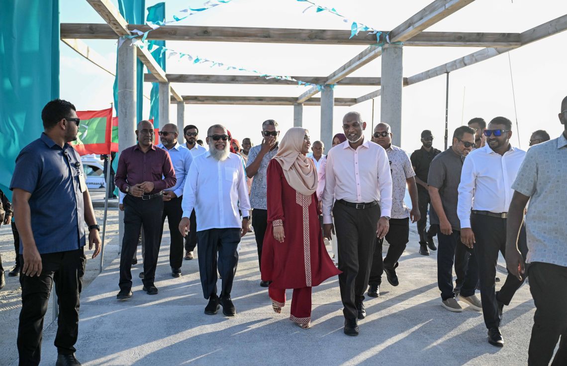 ޕީއެންސީއަށް މީދޫން ލިބުނު ކާމިޔާބީ ފާހަގަކުރުމަށް ރައީސްގެ ދެކަނބަލުން އެރަށަށް ވަޑައިގެންފި