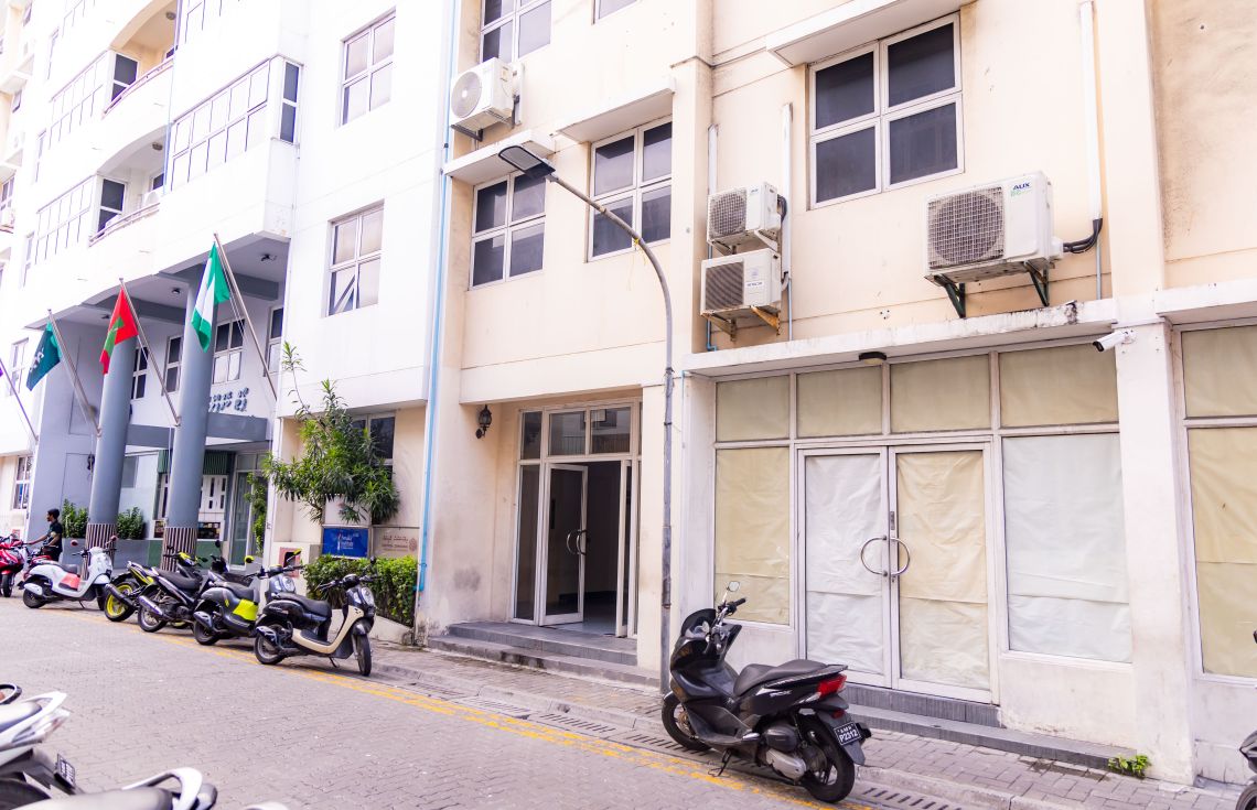 90 އަށްވުރެ ގިނަ މުވައްޒަފުން އަމިއްލައަށް ފެނަކަ ވަޒީފާއިން ވަކިވާން އެދިއްޖެ
