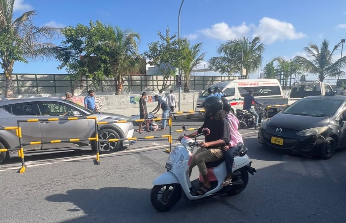 މާލޭ ބޭރުމަގުގައި ލޮރީއެއްގެ ދަށުވެ މީހަކު ނިޔާވެއްޖެ