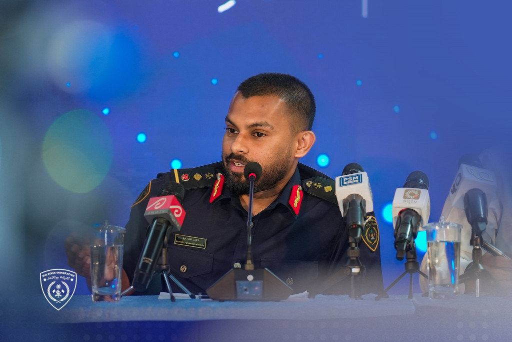 އިމިގްރޭޝަނުގެ ނަމުގައި ދެ މީހަކު ގެތަކަށް ދާ މައްސަލައެއް ފެންމަތިވެއްޖެ