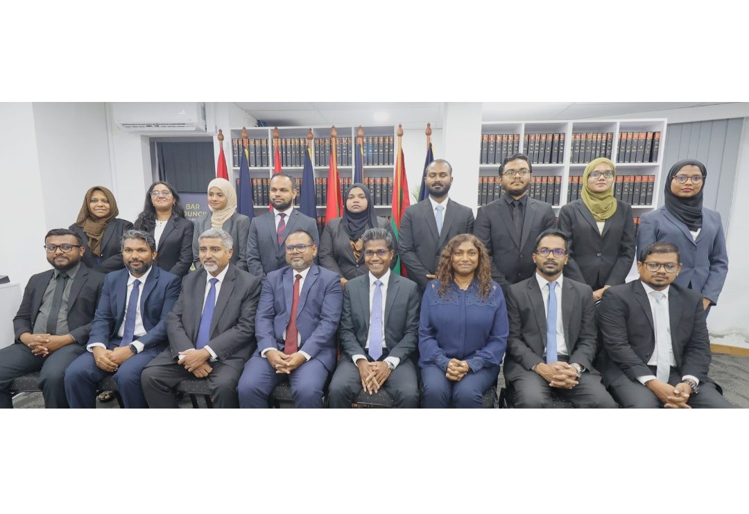 8 ވަކީލަކު ހުވައިކޮށް، ވަކީލެއްގެ ގޮތުގައި މަސައްކަތް ކުރުމުގެ ހުއްދަ ހޯދައިފި