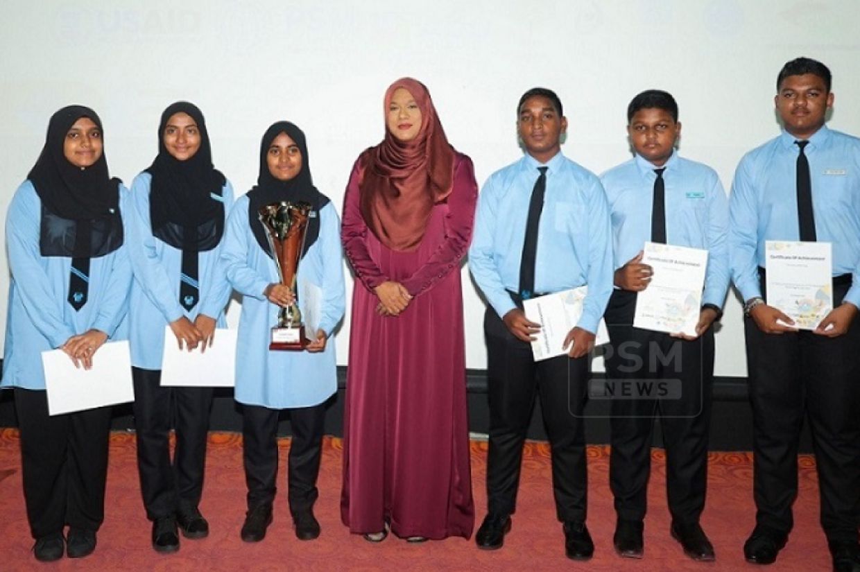 ހިއުމަންރައިޓްސް ކުއިޒްގެ 1ވަނަ ފ.އަތޮޅު ތައުލީމީ މަރުކަޒަށް