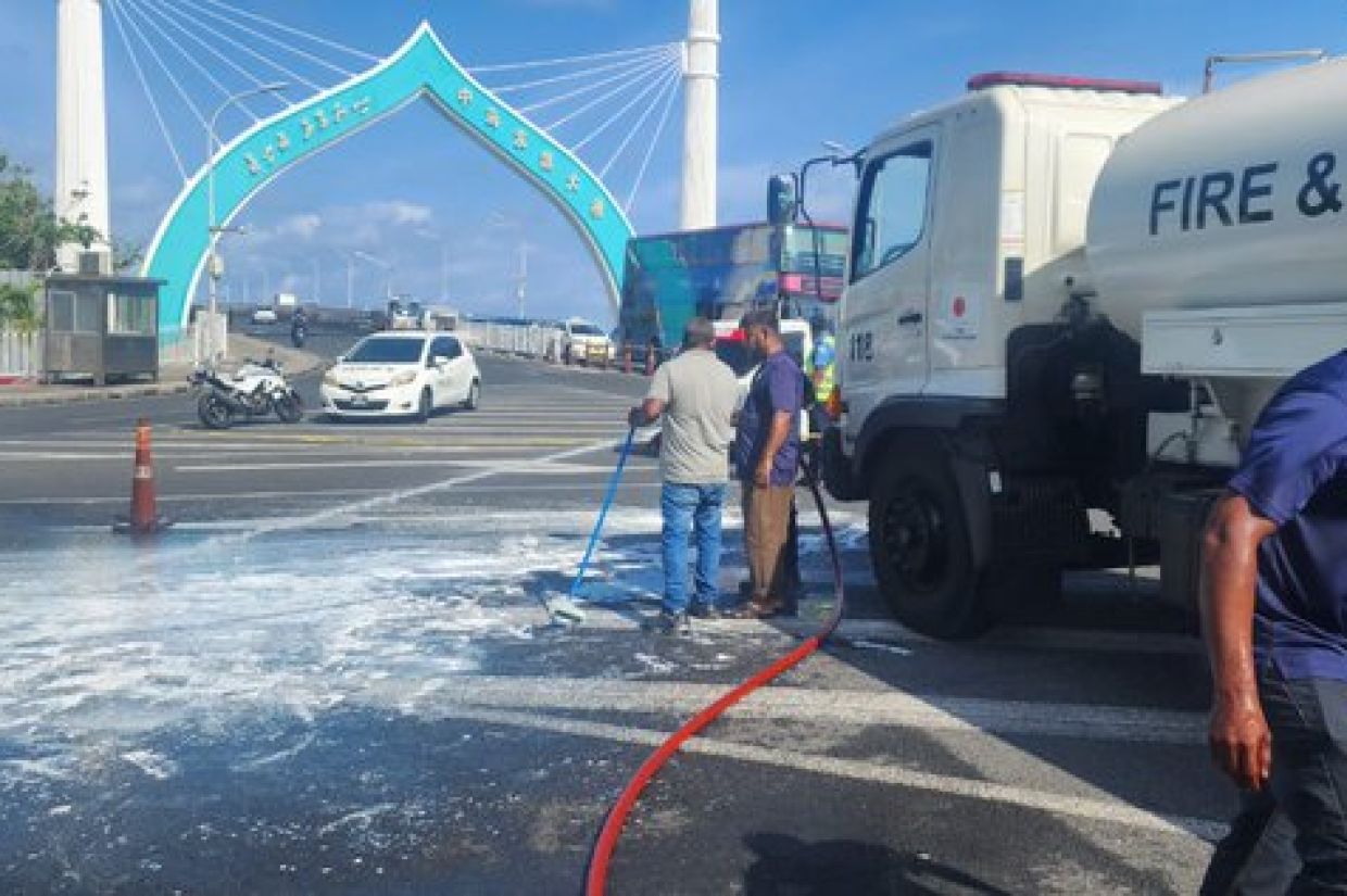 މަގުމައްޗަށް އެޅުނު ކުލަތައް ސާފް ކުރަން ފަށައިފި