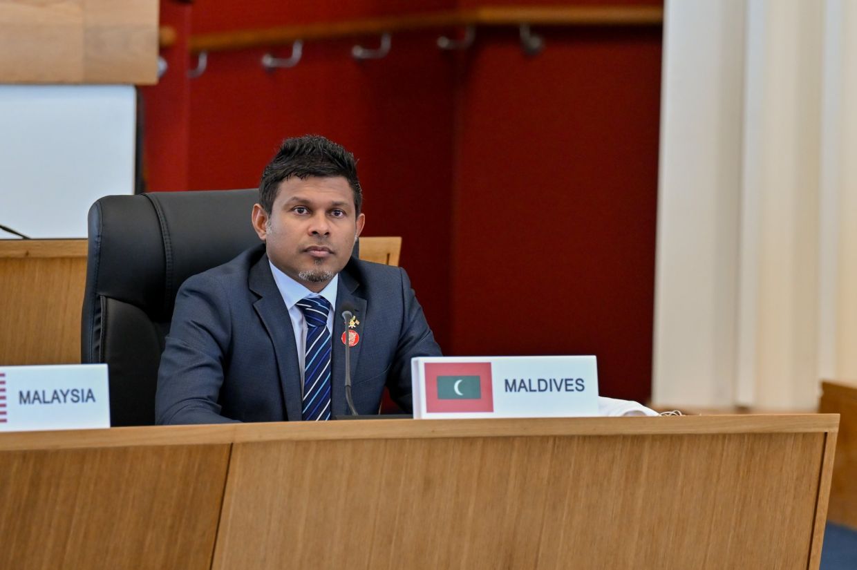 ކޮމަންވެލްތުގެ އިސްވެރިންނާއެކު ނައިބުރައީސް