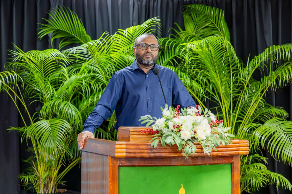 ކޮންމެ ހުކުރު ދުވަހަކު ޝަހީމްގެ ތަފްސީރު ކުލާހެއް