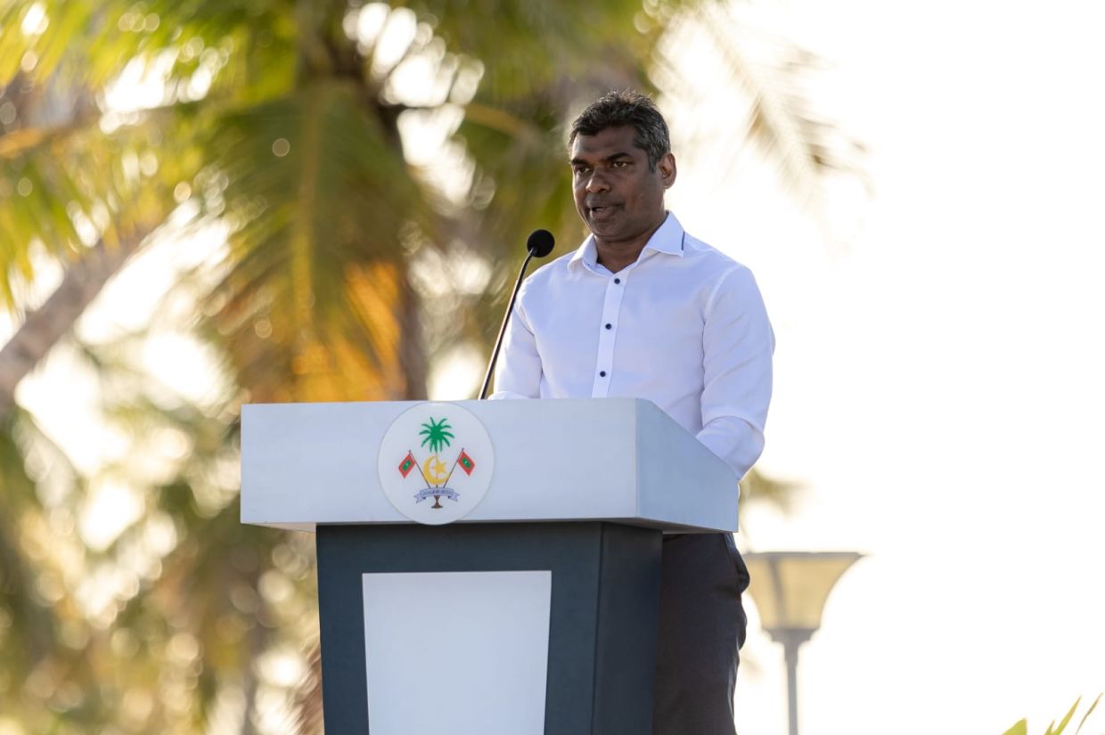 ބަންކަރިން ހިދުމަތް ހުއްޓިފައި ނުވާކަމަށް ޝިމާދު ވިދާޅުވެއްޖެ
