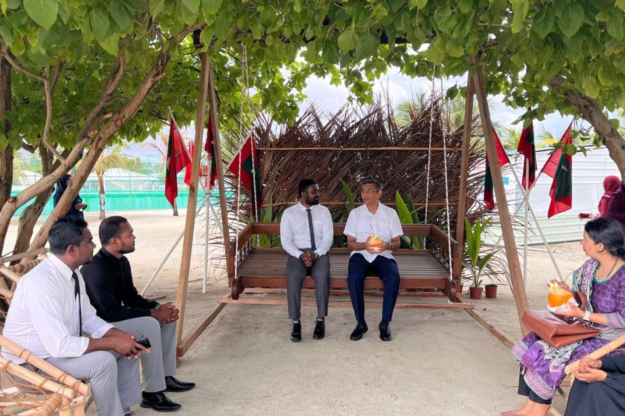 އިންޑިއާ ސަފީރު ހަނިމާދޫ އާއި ތުރާކުނަށް ޒިޔާރަތްކުރައްވައިފި