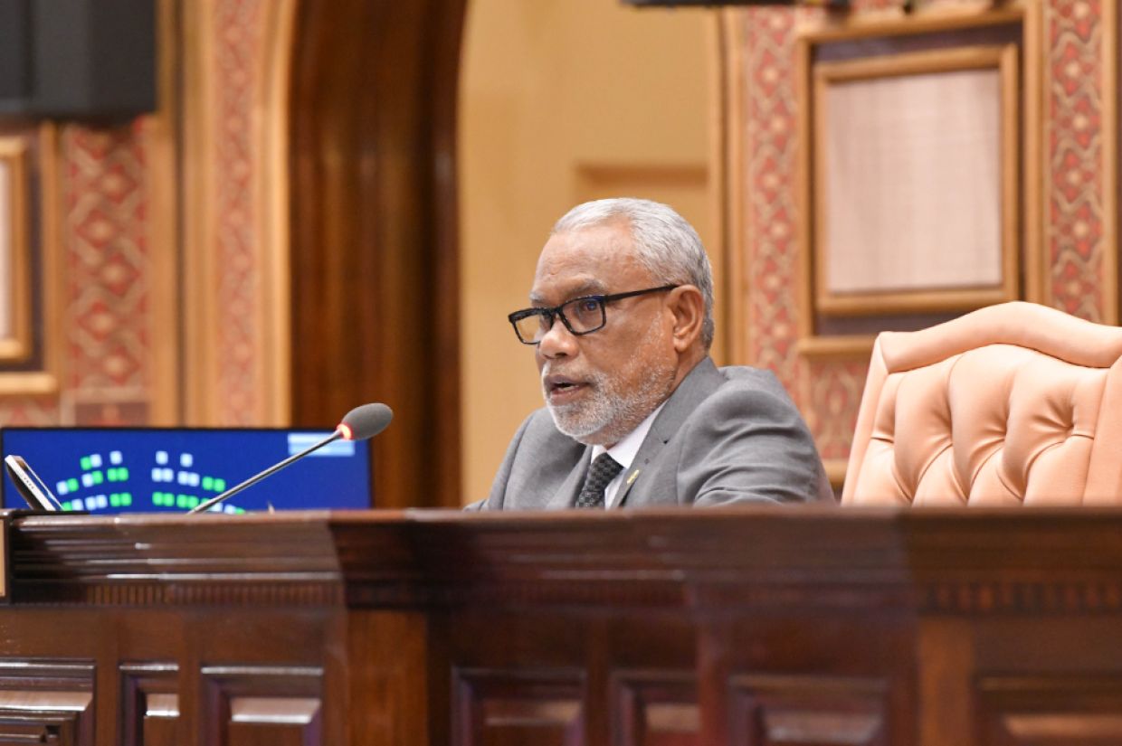 މެންބަރުންނަށް "ބޮޓުން" ކިޔުން މަޖިލިސް ރައީސް ކުށްވެރިކުރައްވައިފި