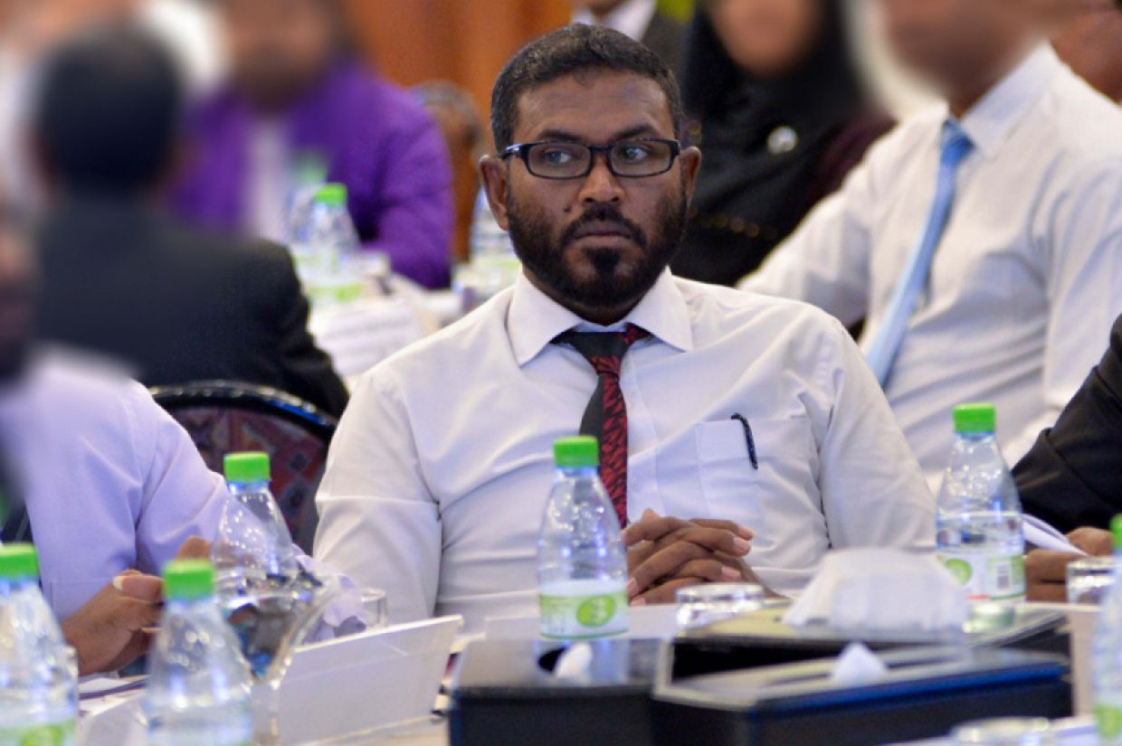ދައުލަތާއި ދެކޮޅަށް ދިއުމުން ރާޣިބު މަޤާމުން ވަކިކޮށްފި