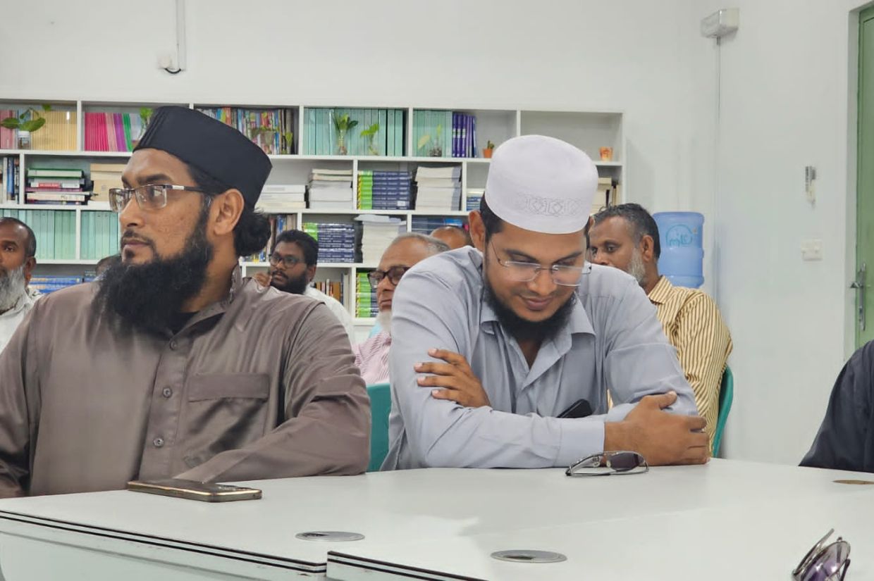 އައްޑޫ ސިޓީގެ އިމާމުން ތާޒާކުރުމުގެ ތަމްރީނުތައް ފަށައިފި.