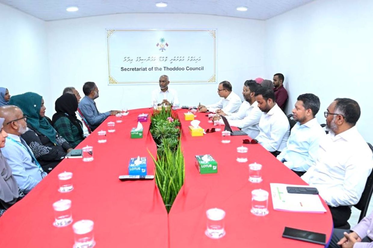ރައީސް ޑރ. މުޢިއްޒު ތޮއްޑޫ ކައުންސިލާއި ބައްދަލުކުރައްވައިފި
