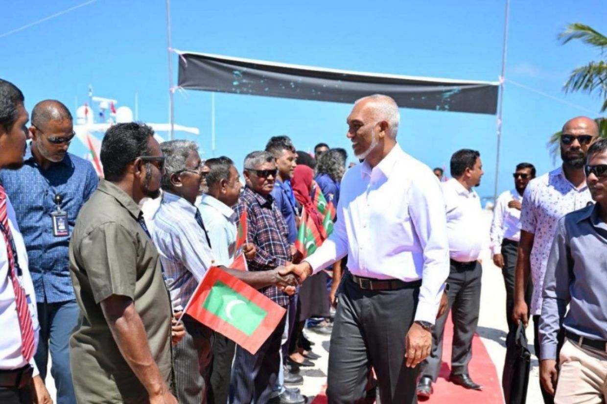 ރަސްދޫން ރައީސް ޑރ. މުޢިއްޒަށް ހޫނު މަރުހަބާއެއް