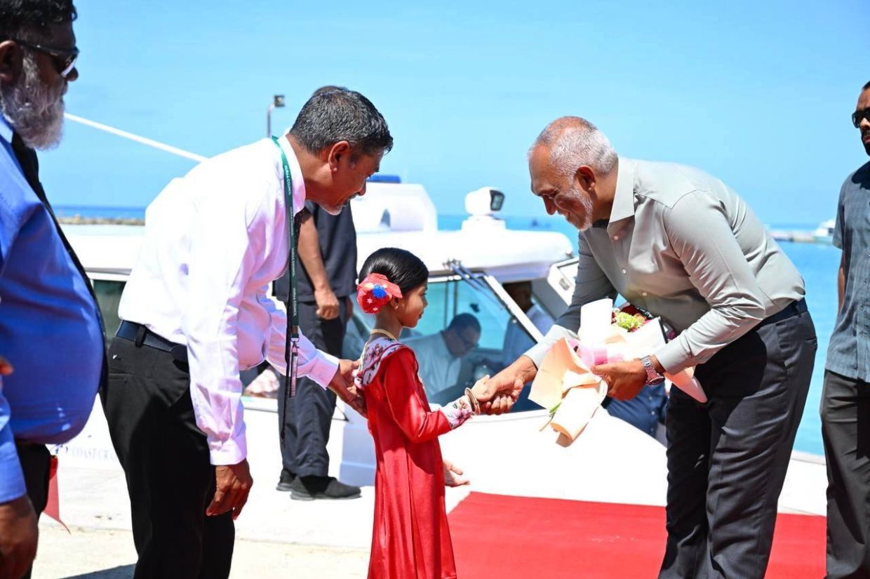 ރައީސް މުއިއްޒަށް ހުރާއިން ހޫނު މަރުޙަބާއެއް