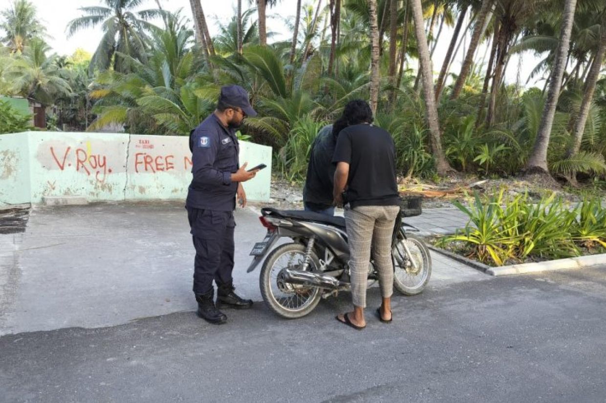 ޑްރަގް ވިޔަފާރިކޮށް، މަނީ ލޯންޑަރކުރަމުންދިޔަ ނެޓްވޯކެއް އަތުލައިގެންފި