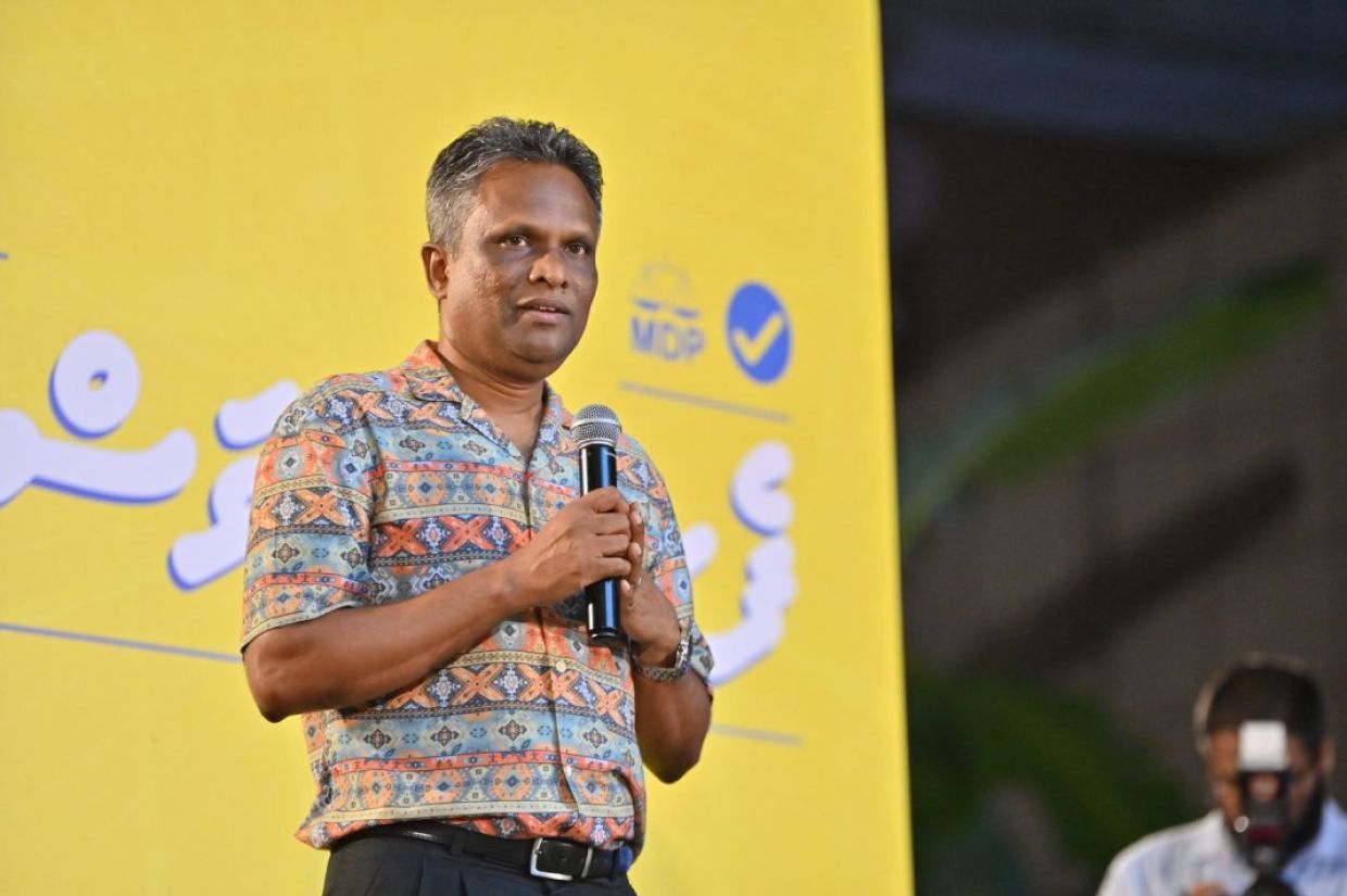 ހަމަނުޖެހުންތަކުގައި ބައިވެރި ނުވުމަށް އާޒިމް މާލެއިން ފުރައިފި