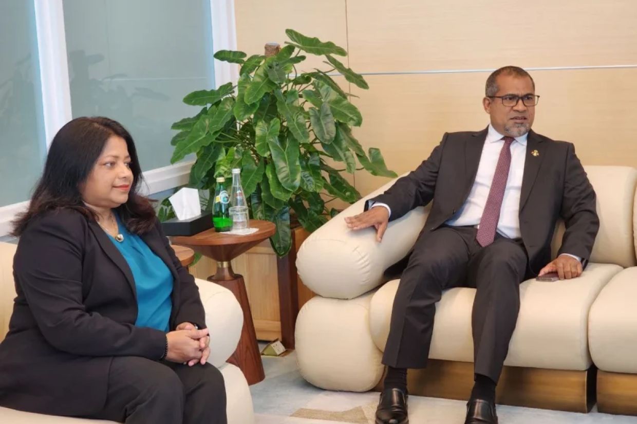 ފޮރިން މިނިސްޓަރު އޮމާނަށް ފުރާވަޑައިގެންފި