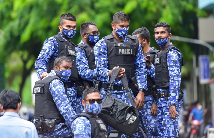 އިންޓަޕޯލް ރެޑް ނޯޓިސް ނެރެގެން ހޯދަމުން އައި ދިވެއްސަކު ހަތް މަސް ފަހުން އަތުލައިގަނެފި