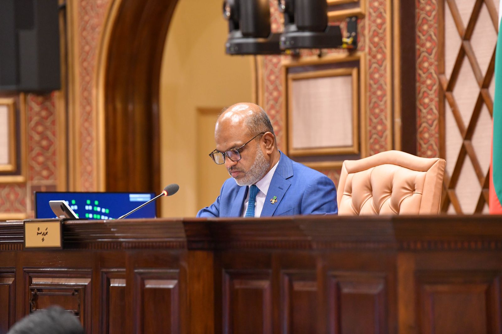 ބީއެމްއެލްގެ އިސް މަޤާމުތަކަށް ދިވެހިން ގެންނަން ޖެހޭކަމަށް ނާޒިމް ވިދާޅުވެއްޖެ