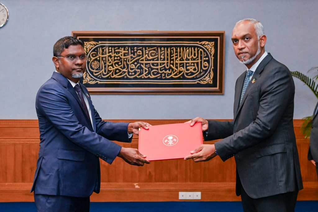 ފިނޭންސް އެޑްވައިޒަރަކަށް އަނެއްކާ ވެސް ނަސީރު ހަމަޖައްސައިފި