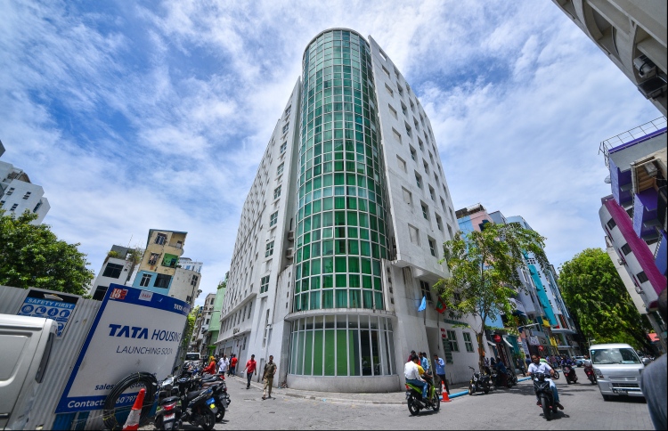 ރަޖިސްޓްރީނުކޮށް ސިއްޙީ ޚިދުމަތް ދޭނަމަ ޤާނޫނީ ފިޔަވަޅު އަޅާނެ ކަމުގެ އިންޒާރު ދީފި