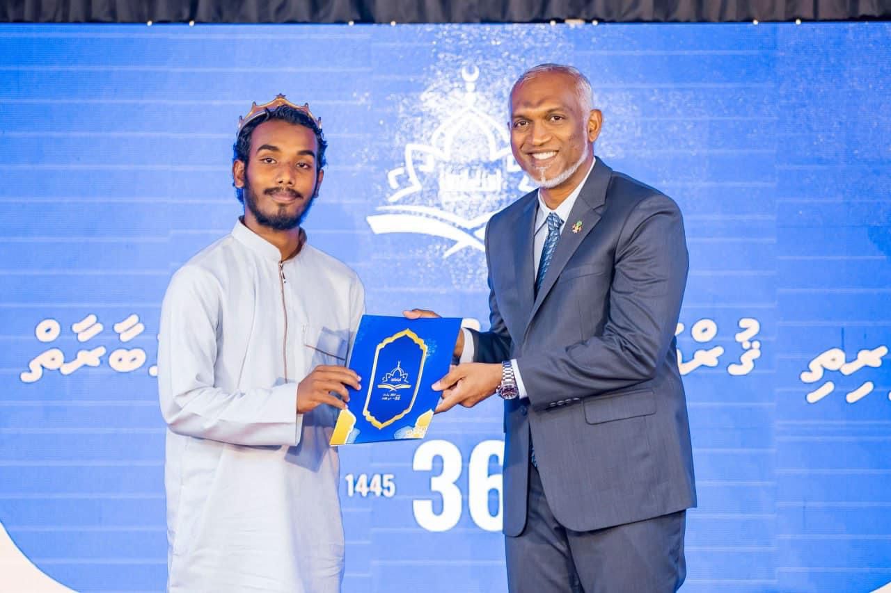 ހާފިޒުން ޢުމްރާއަށް ފޮނުވުމުގެ މަޝްރޫޢުގެ ދަށުން ފޮނުވާ ތިންވަނަ ދަރިވަރަކީ އަލްހާފިޒް އަޒިން މުޙައްމަދު