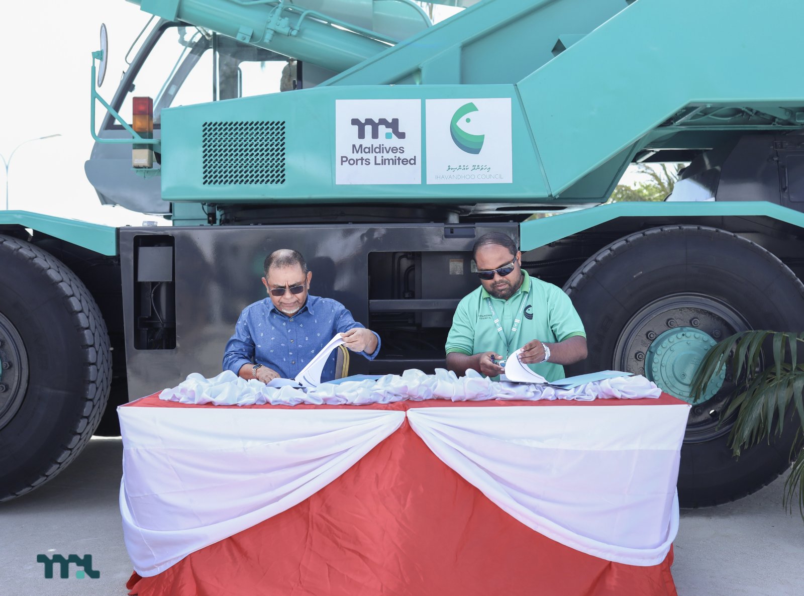 އިހަވަންދޫއަށް އެމްޕީއެލުން ކެރޭނެއް ހަދިޔާކޮށްފި